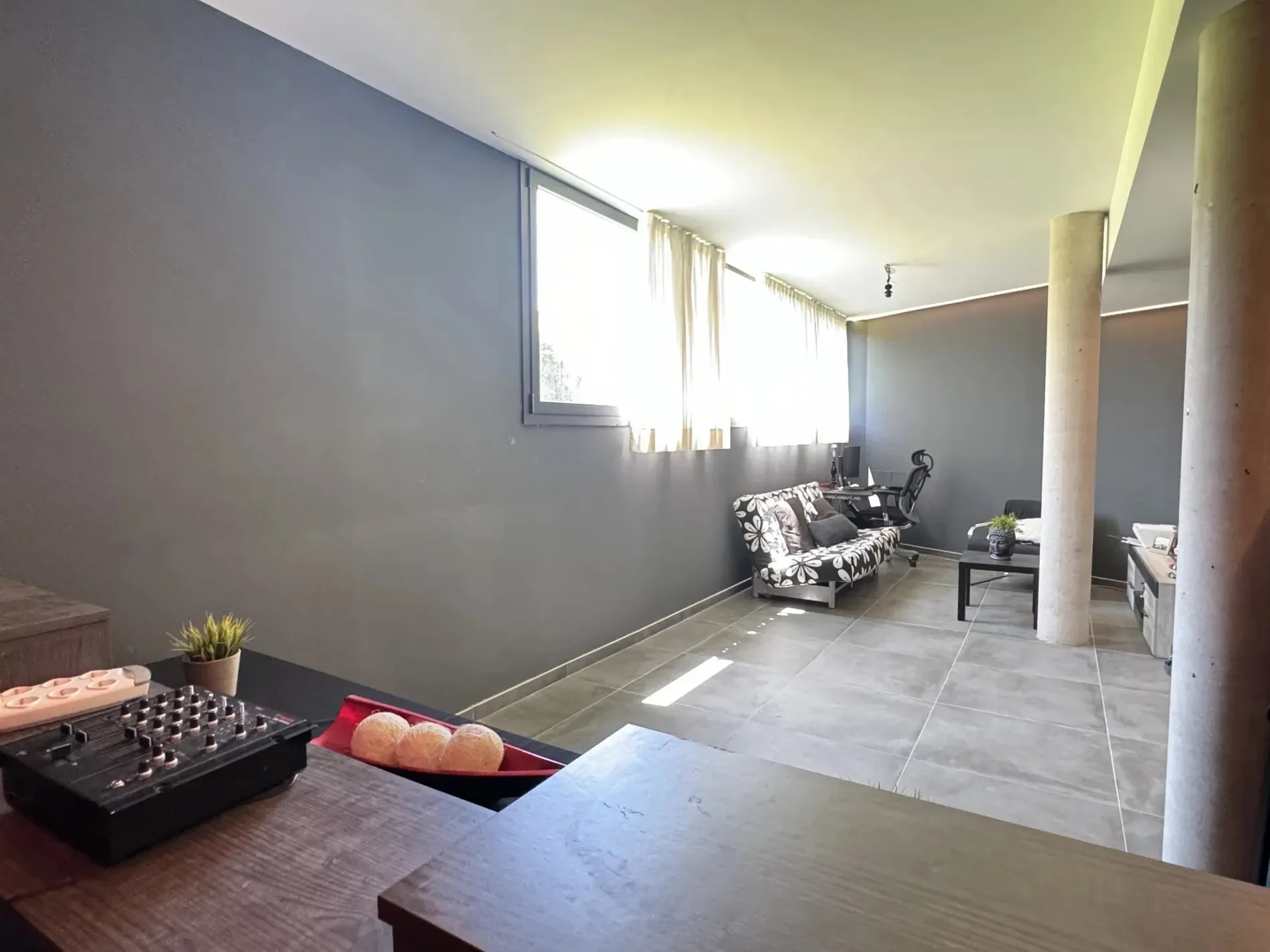 Modern house with pool and sea views, only 25 minutes from Barcelona.