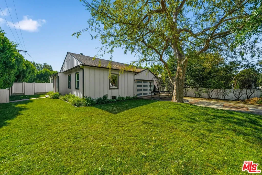 12700 Hortense Street, Los Angeles, California, United States. - Photo 14