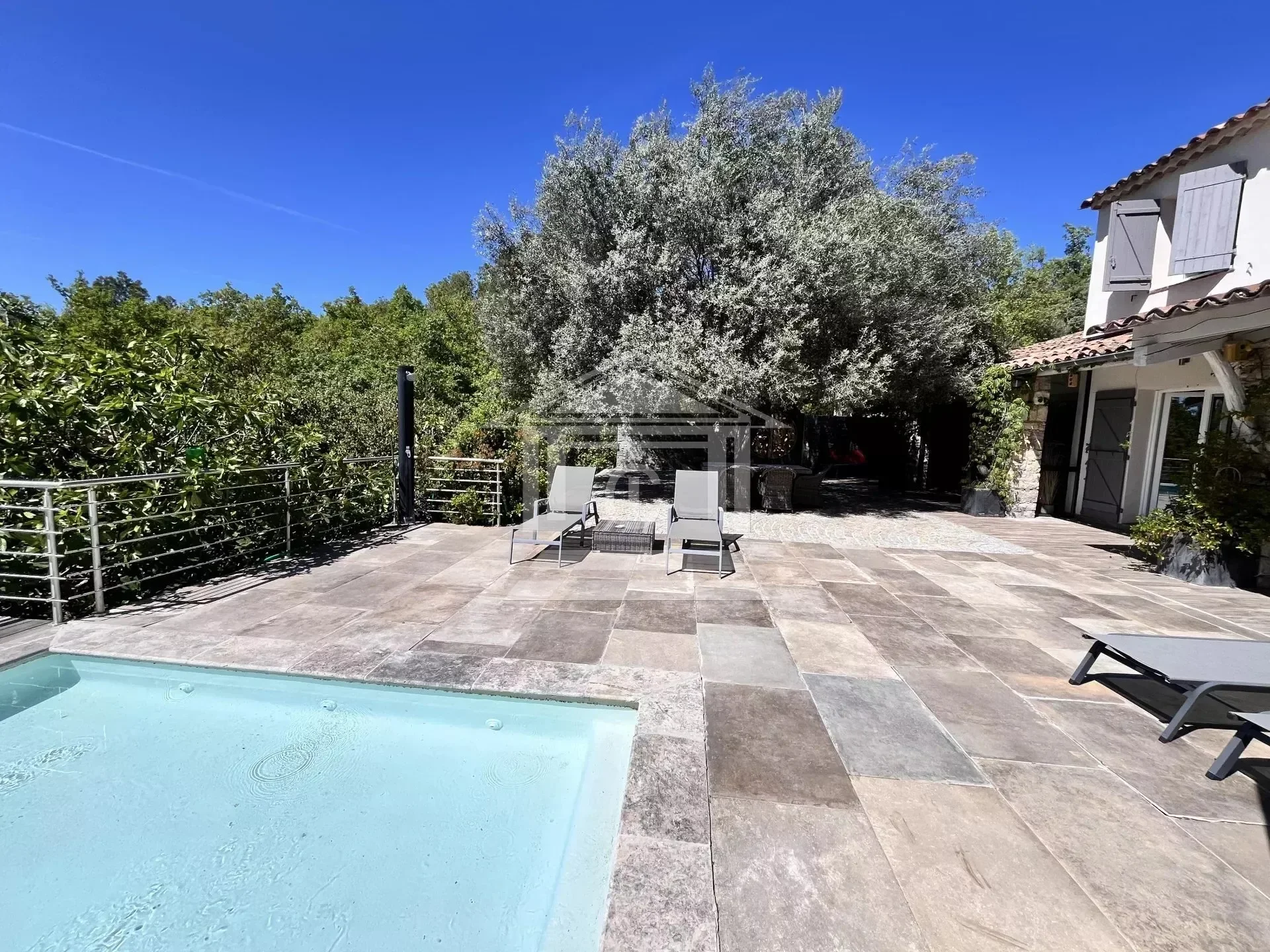 Exterior photo 12