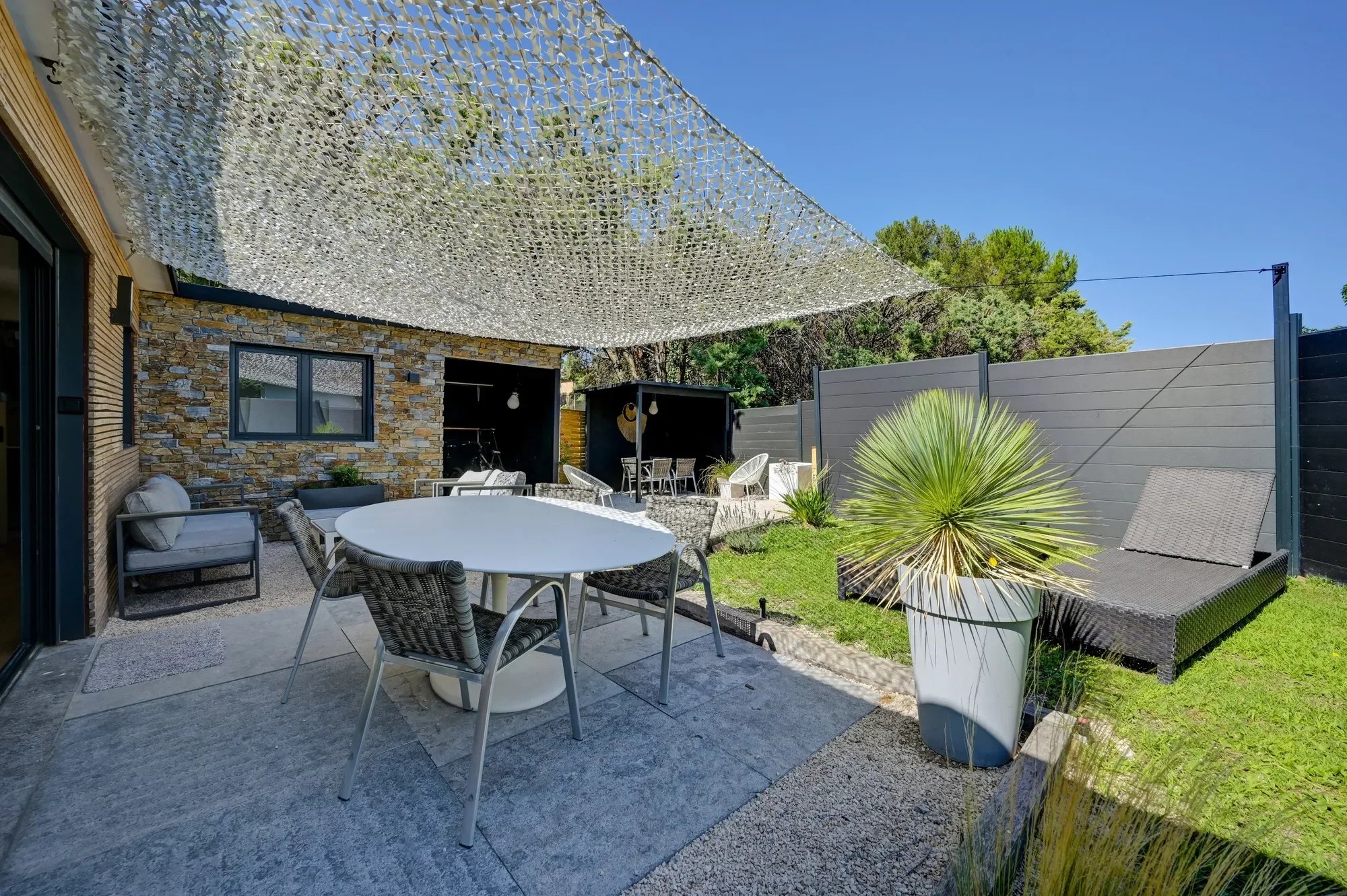 Exterior photo 10