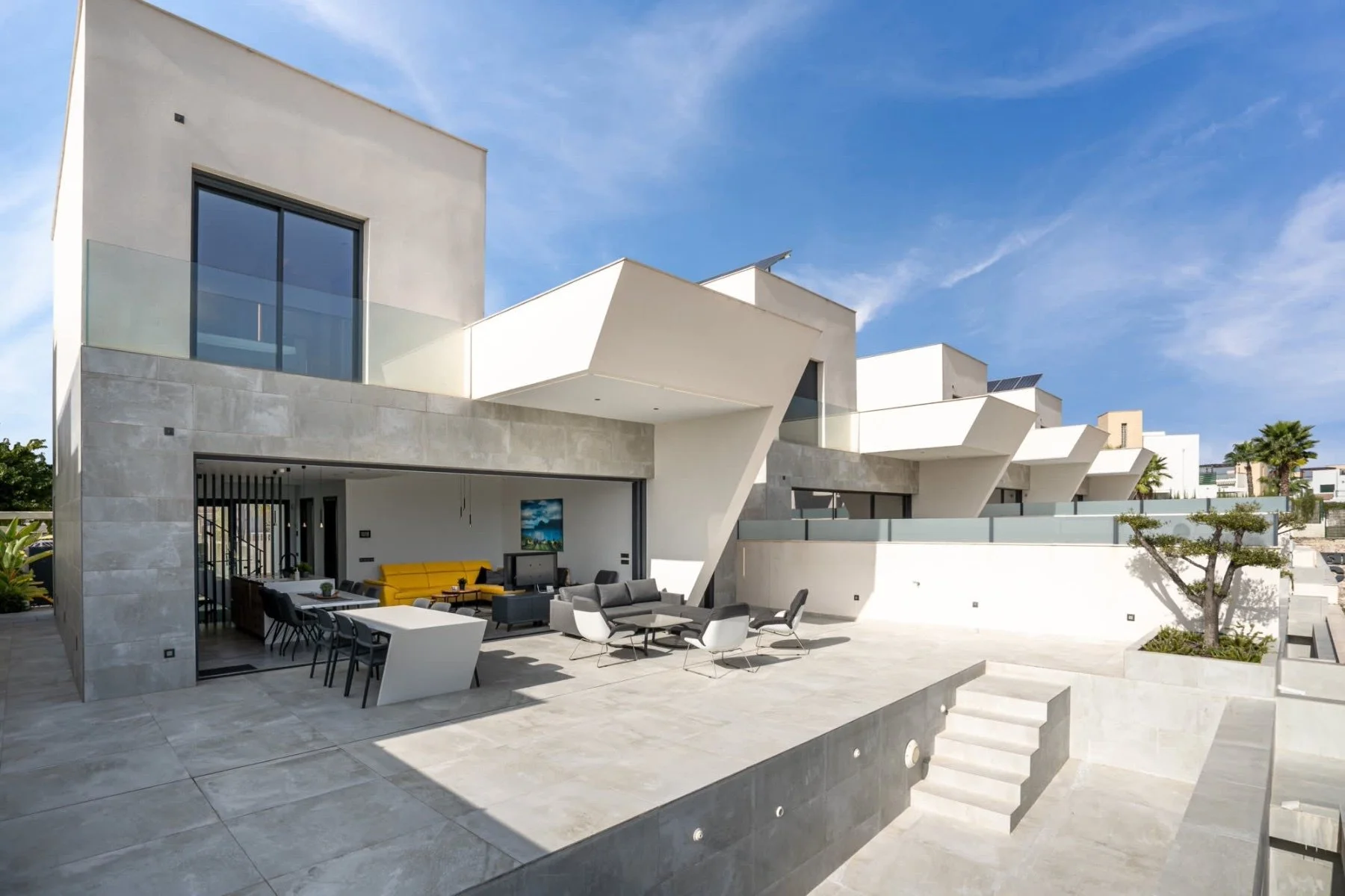 Exterior photo 1