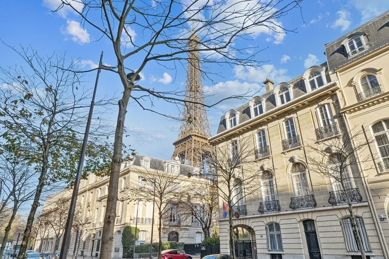 PARIS 75007 - Apartment - 142.5 m²