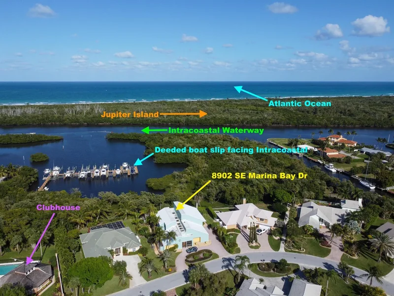 Single Family Residence in Hobe Sound
