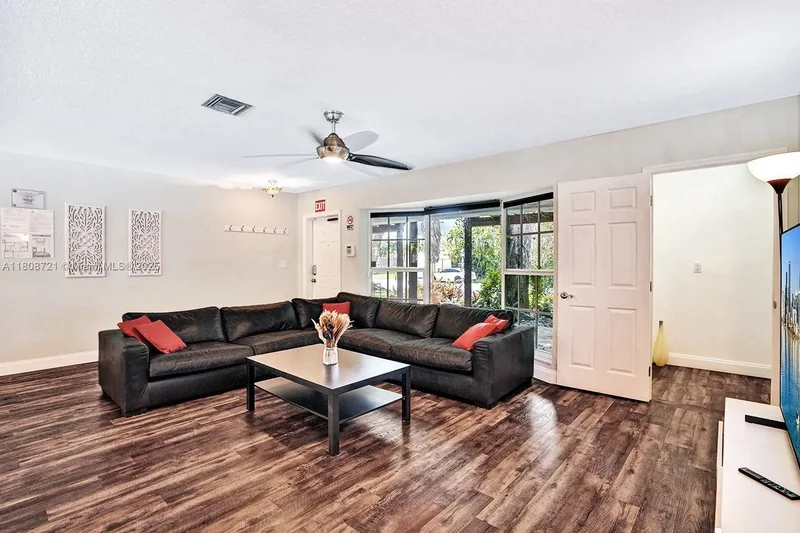 1245 Wiley St, Hollywood, Florida, United States. - Photo 7