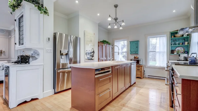 378 Rue de la Couronne, Bromont, Quebec, Canada. - Photo 2
