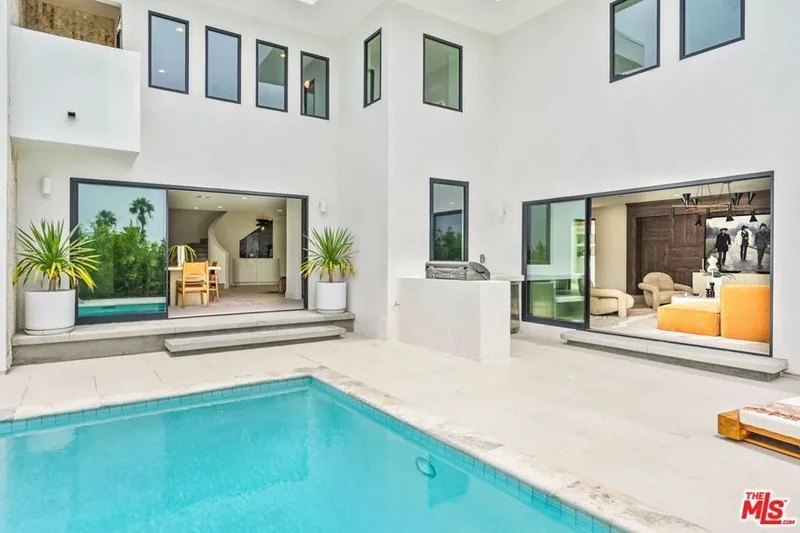 2380 Venus Drive, Los Angeles, California, United States. - Photo 4