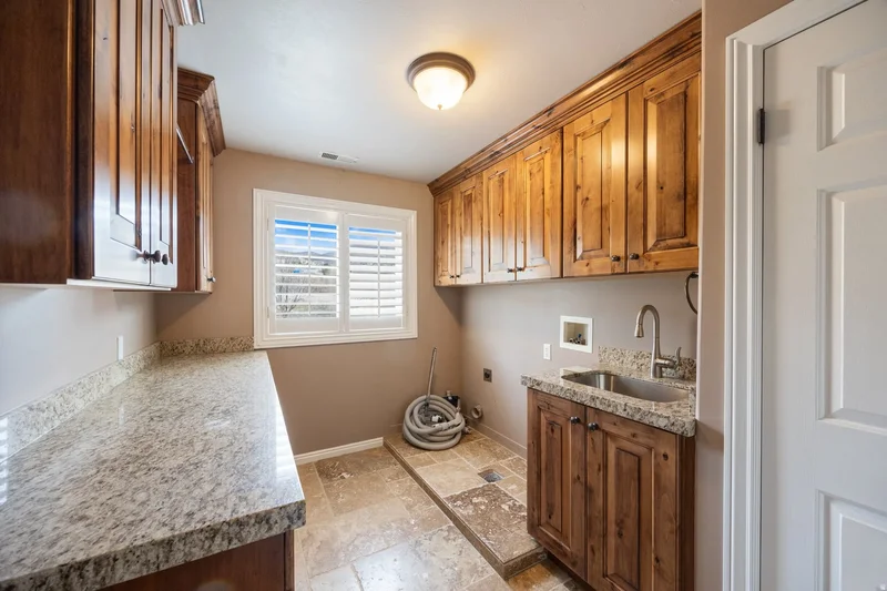13353 S PEACH ORCHARD CT, Draper, Utah, United States. - Photo 6