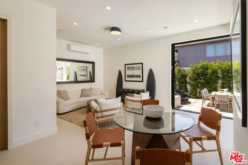 2115 Walnut Avenue, Los Angeles, California, United States. - Photo 5