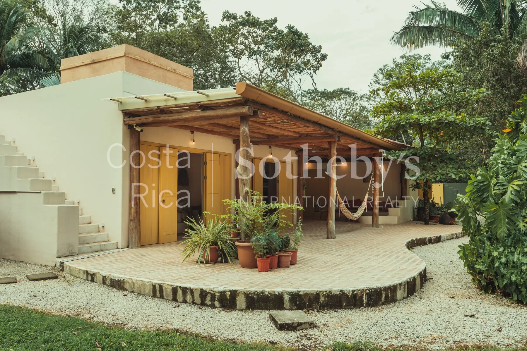 Exterior photo 4