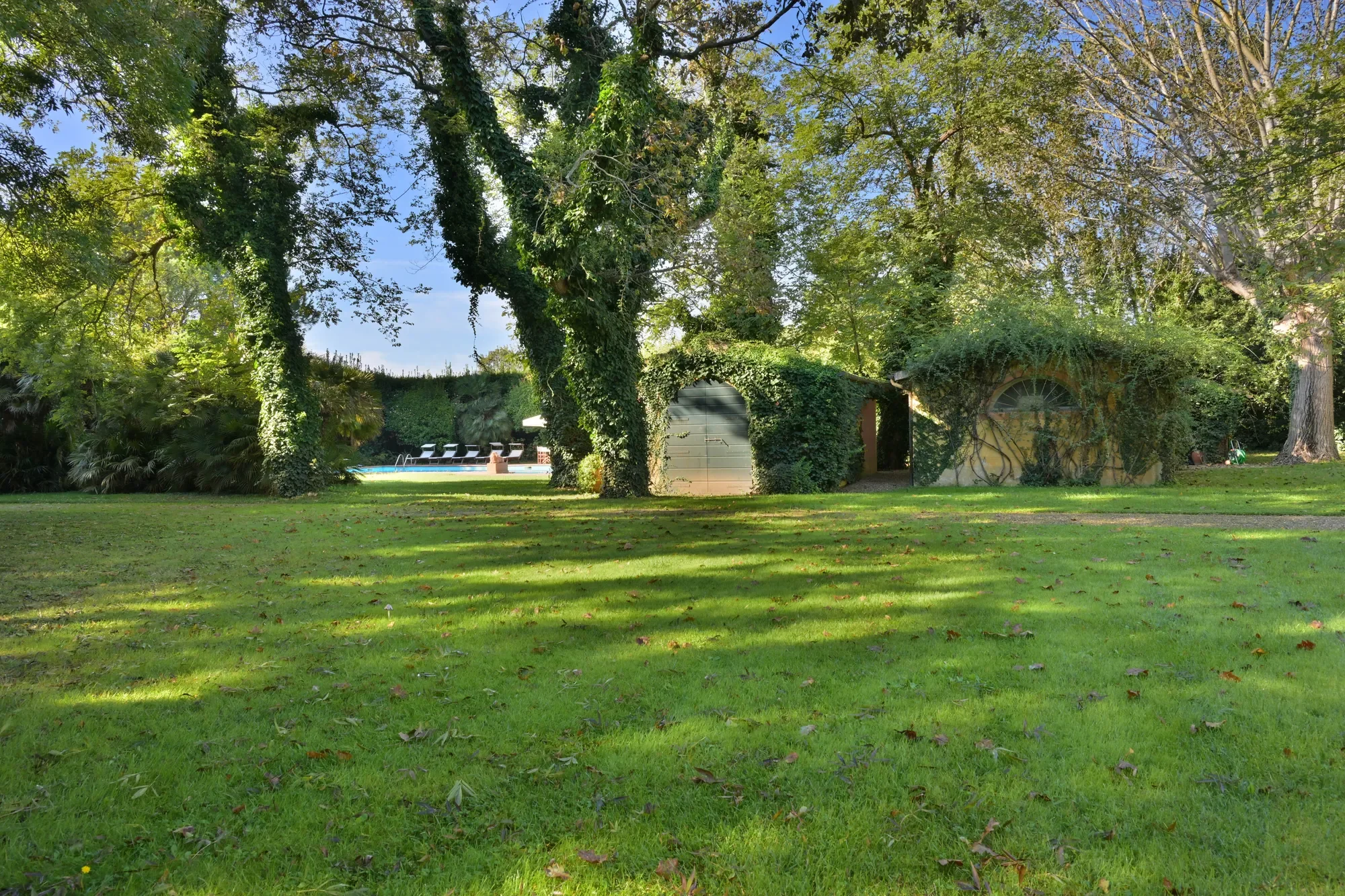 Exterior photo 10