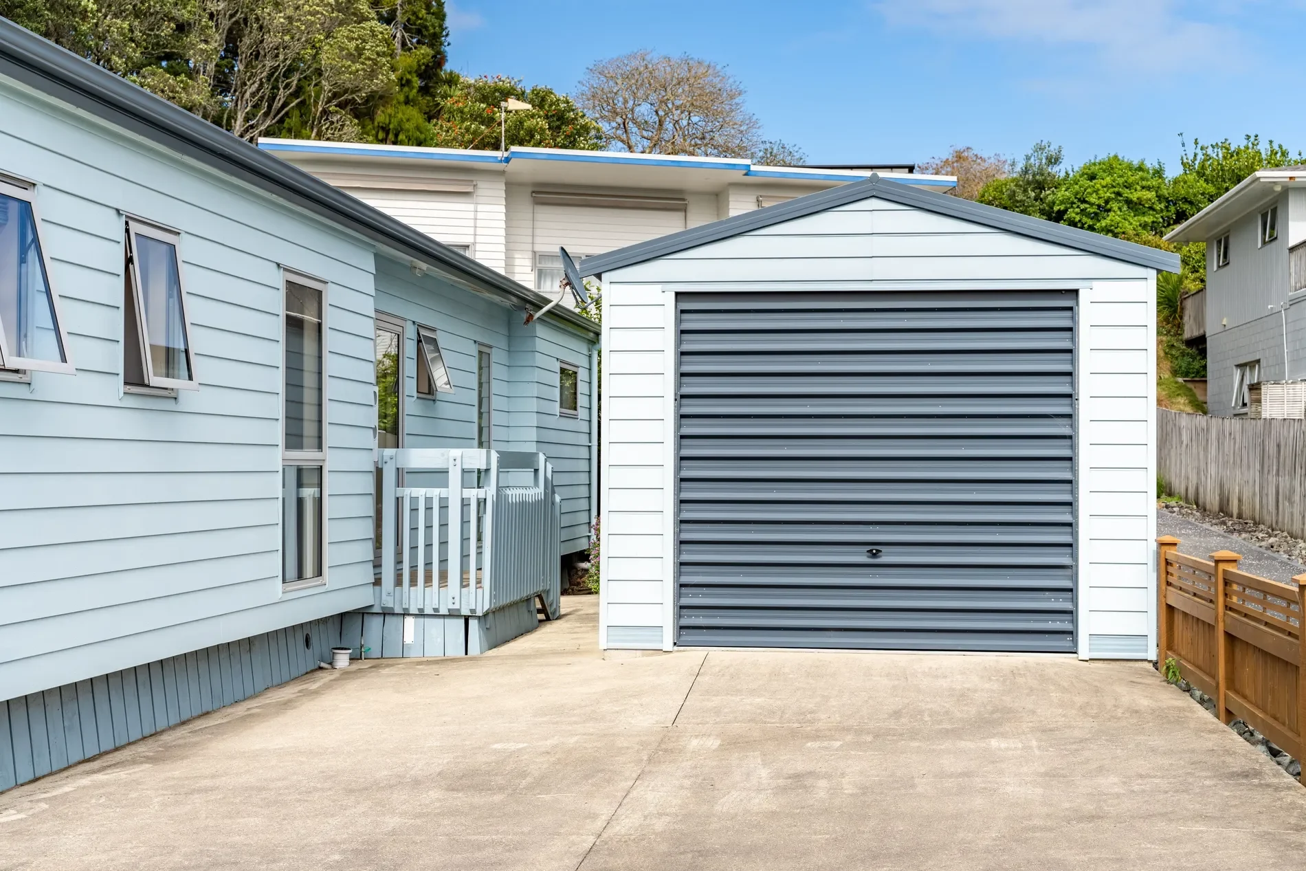 Exterior photo 4