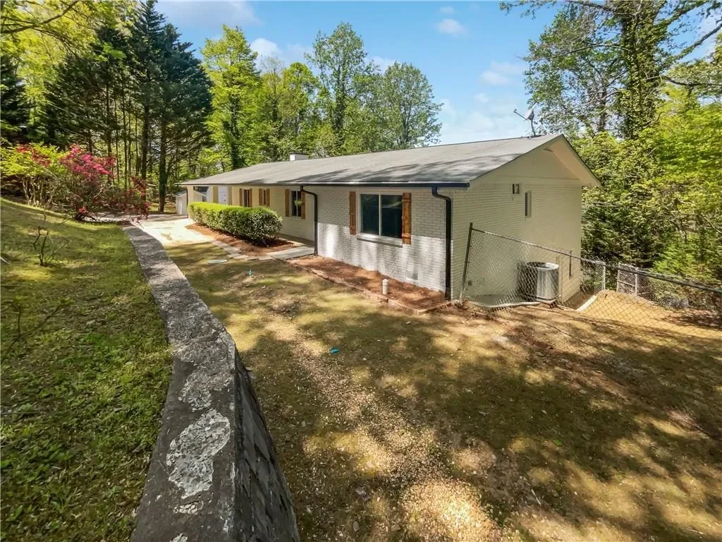6095 Blackberry Lane, Buford, Georgia, United States. - Photo 32
