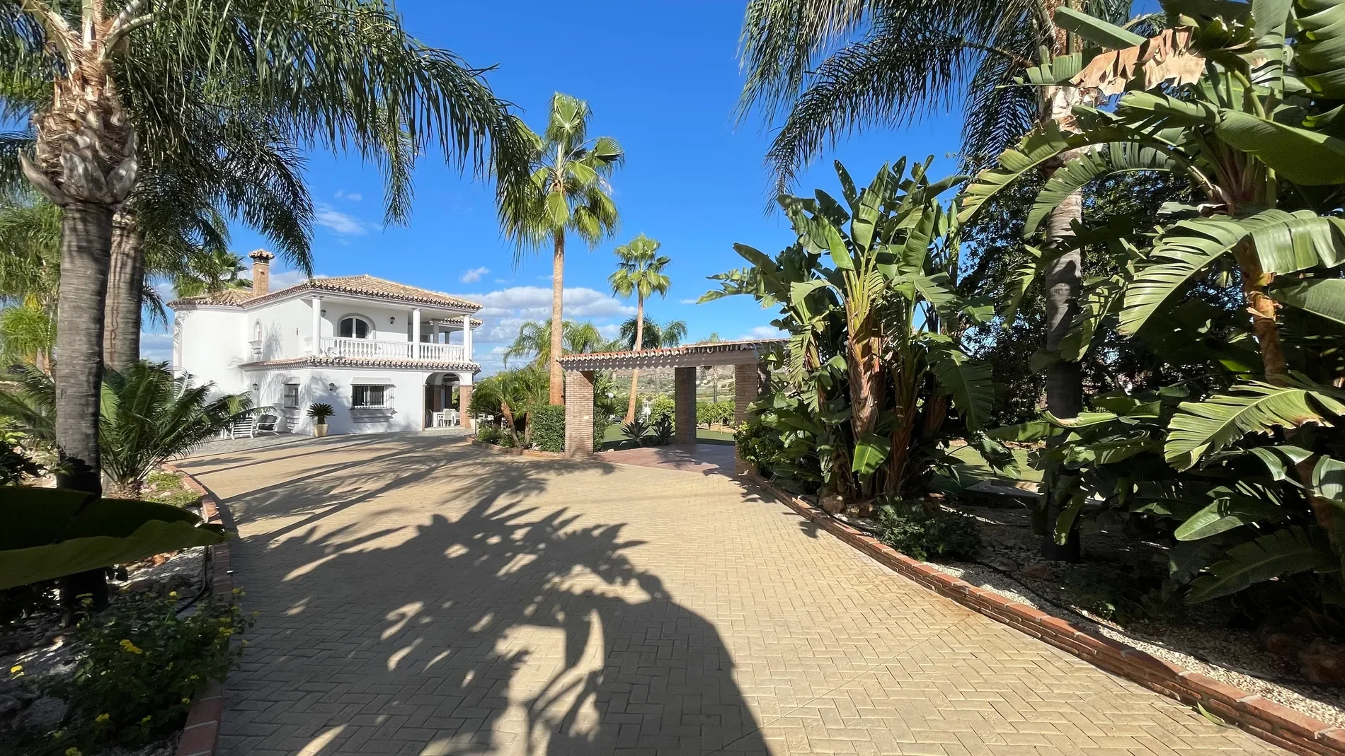 Exterior photo 11
