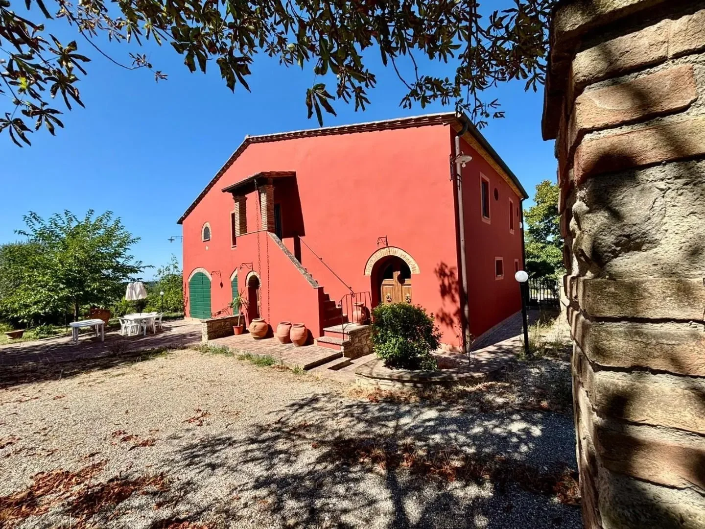 Exterior photo 9