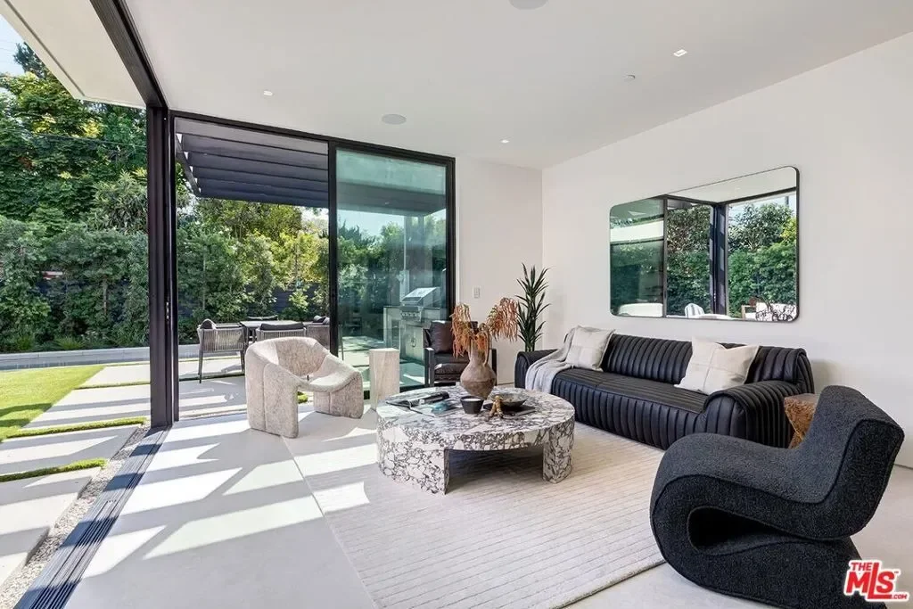 2831 Malcolm Avenue, Los Angeles, California, United States. - Photo 16