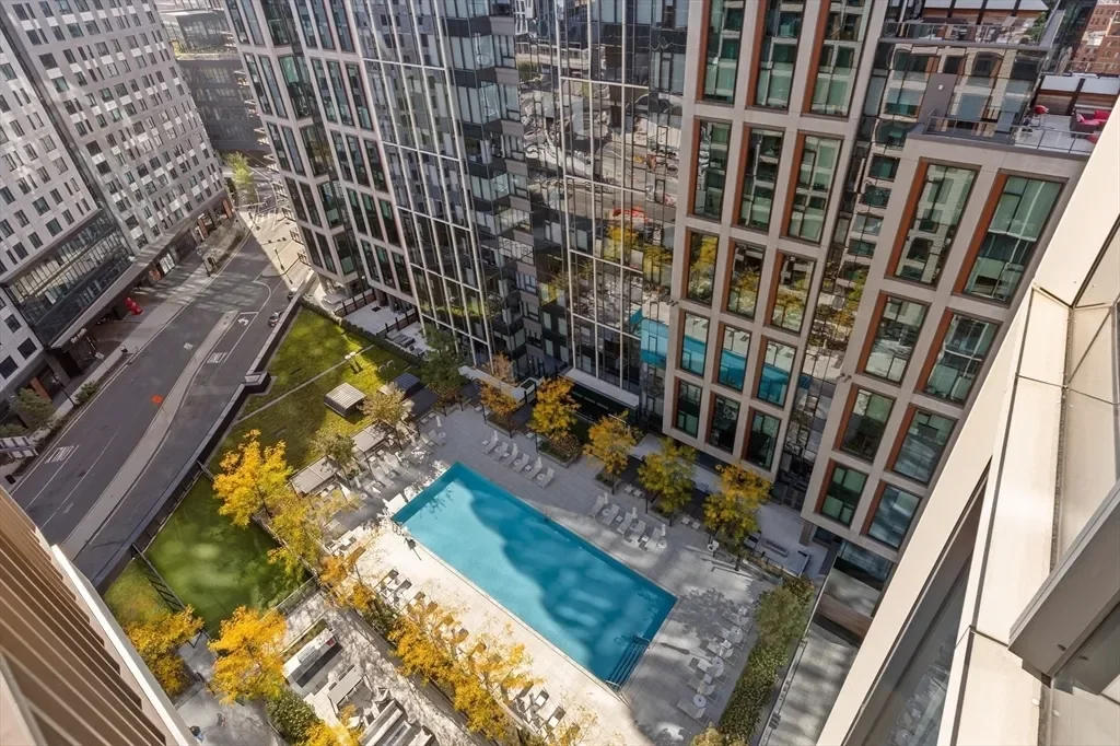 135 Seaport, Boston, Massachusetts, United States. - Photo 12