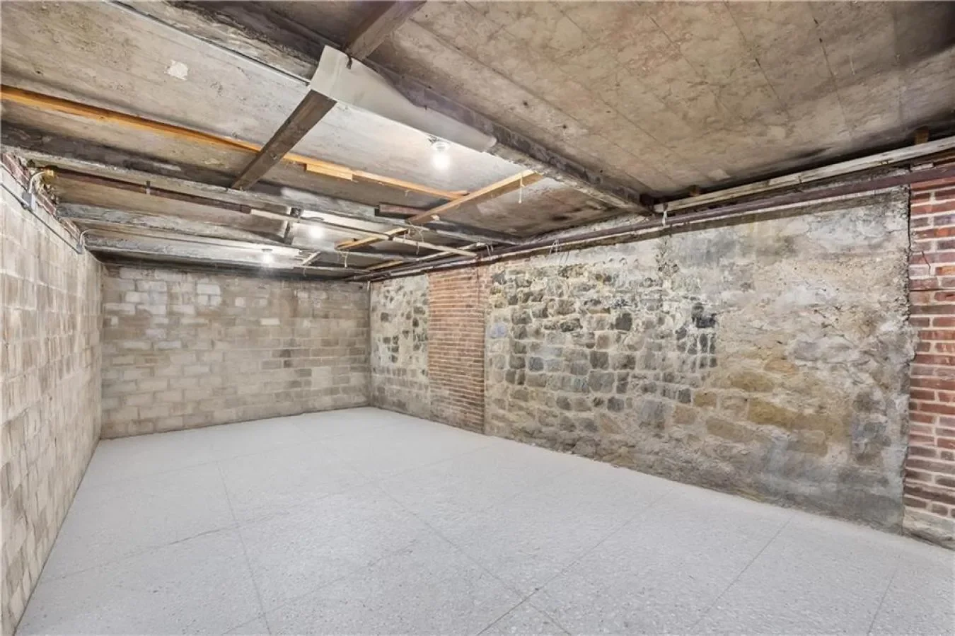 385 6th Avenue, New York, New York, United States. - Photo 10