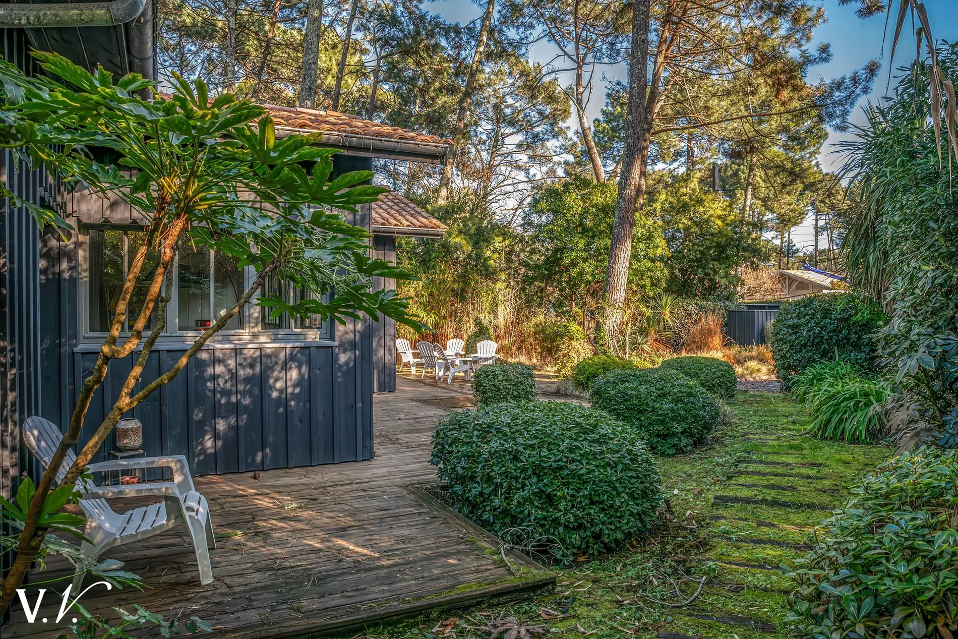 Exterior photo 3