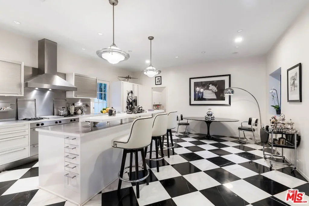 601 Woodruff Avenue, Los Angeles, California, United States. - Photo 9