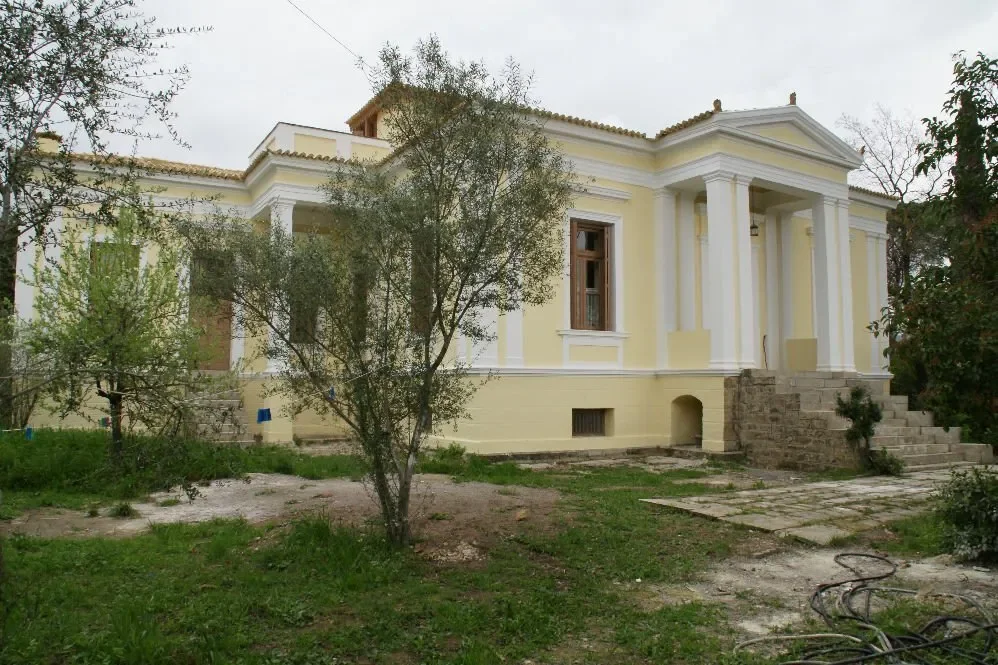 Exterior photo 3