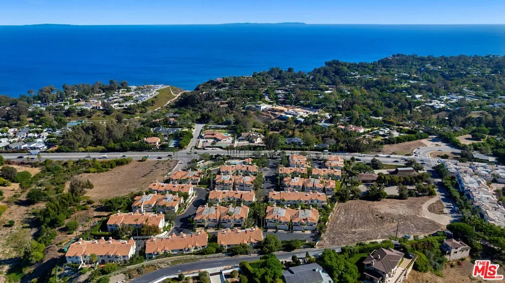 6477 Zuma View Place 125, Malibu, California, United States. - Photo 26