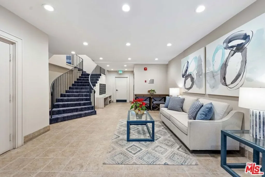 222 7th Street 301, Santa Monica, California, United States. - Photo 3