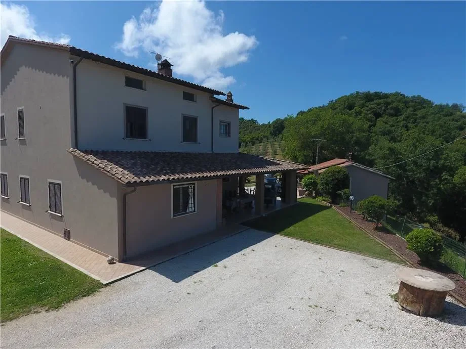 Exterior photo 7