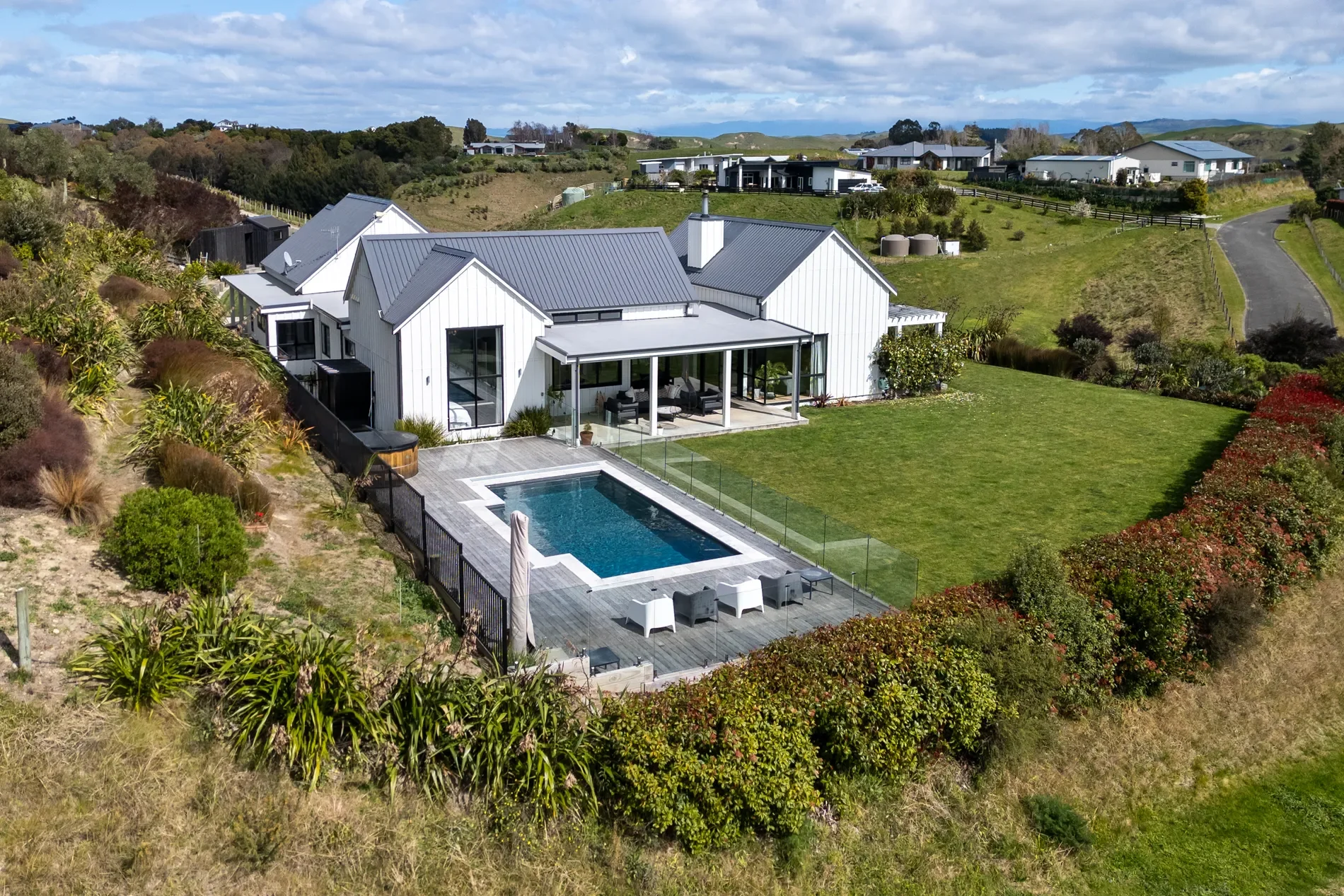 Exterior photo 8