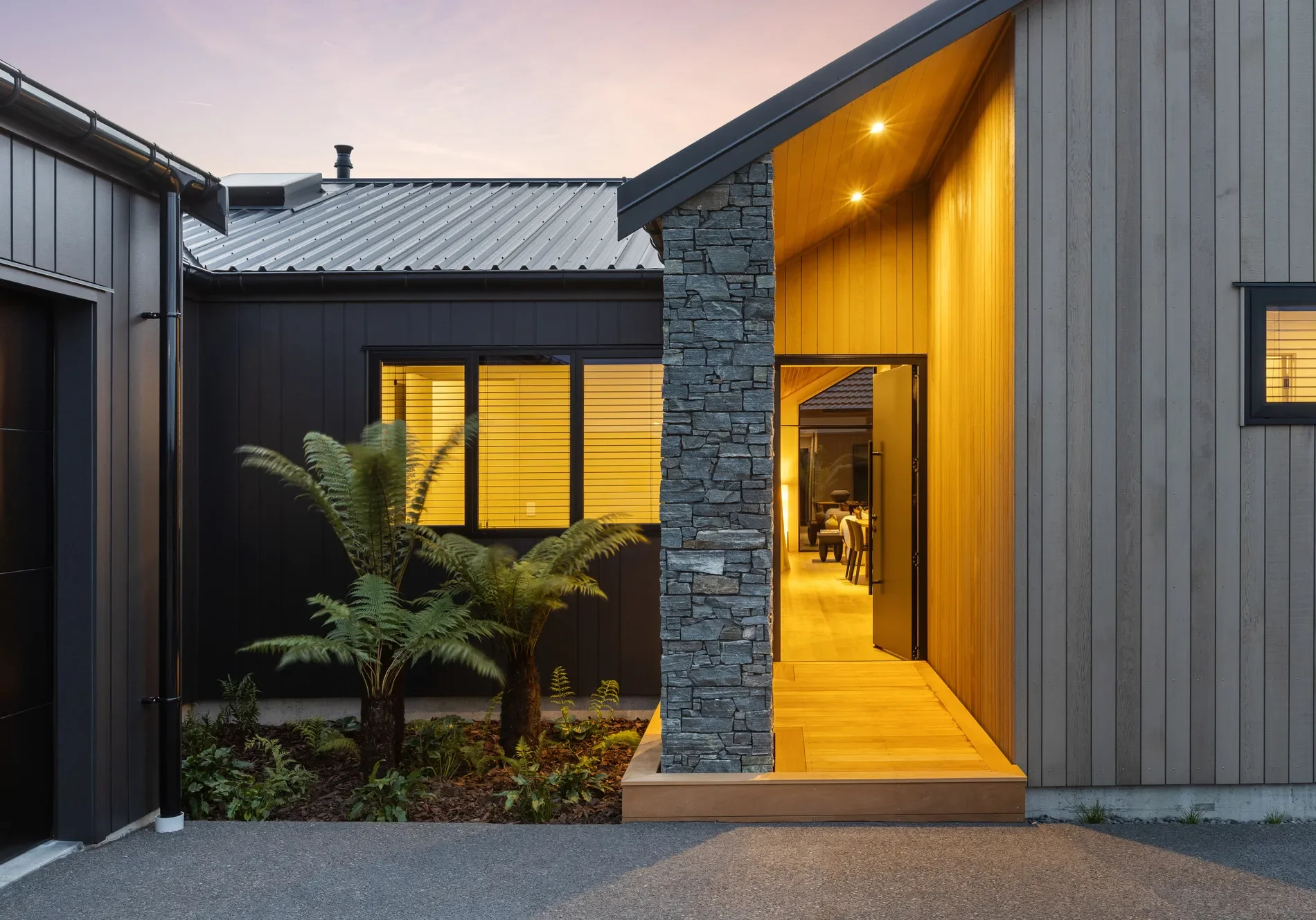 Exterior photo 6