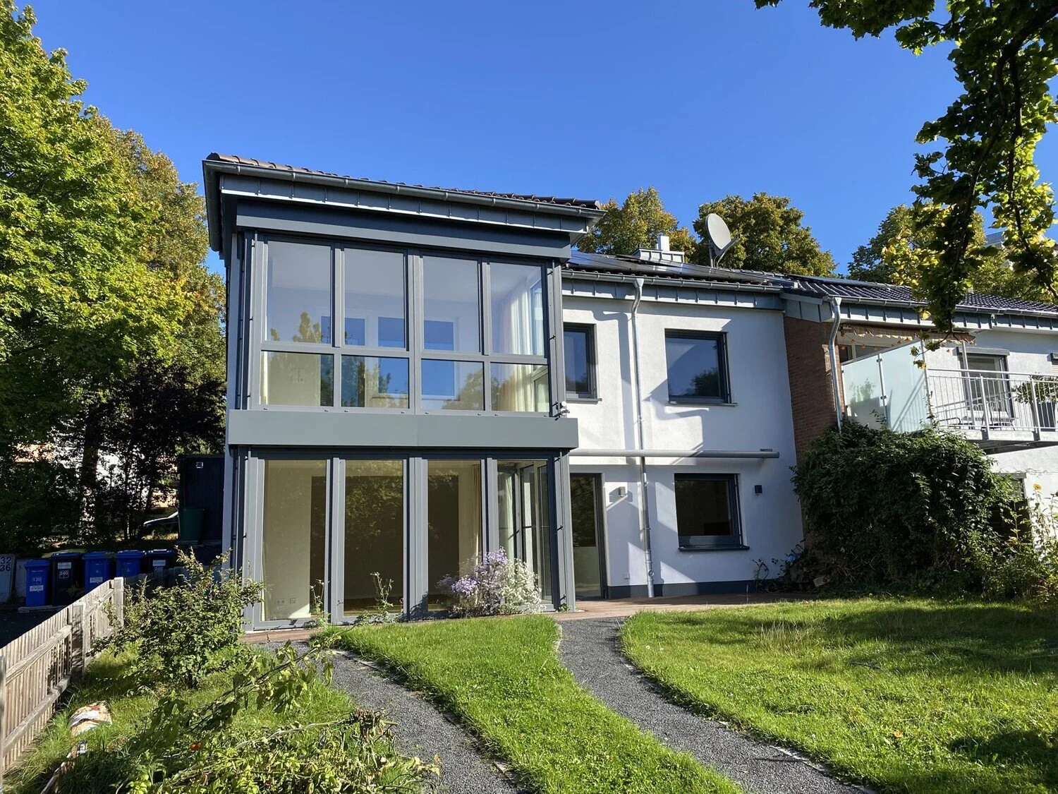 Exterior photo 2