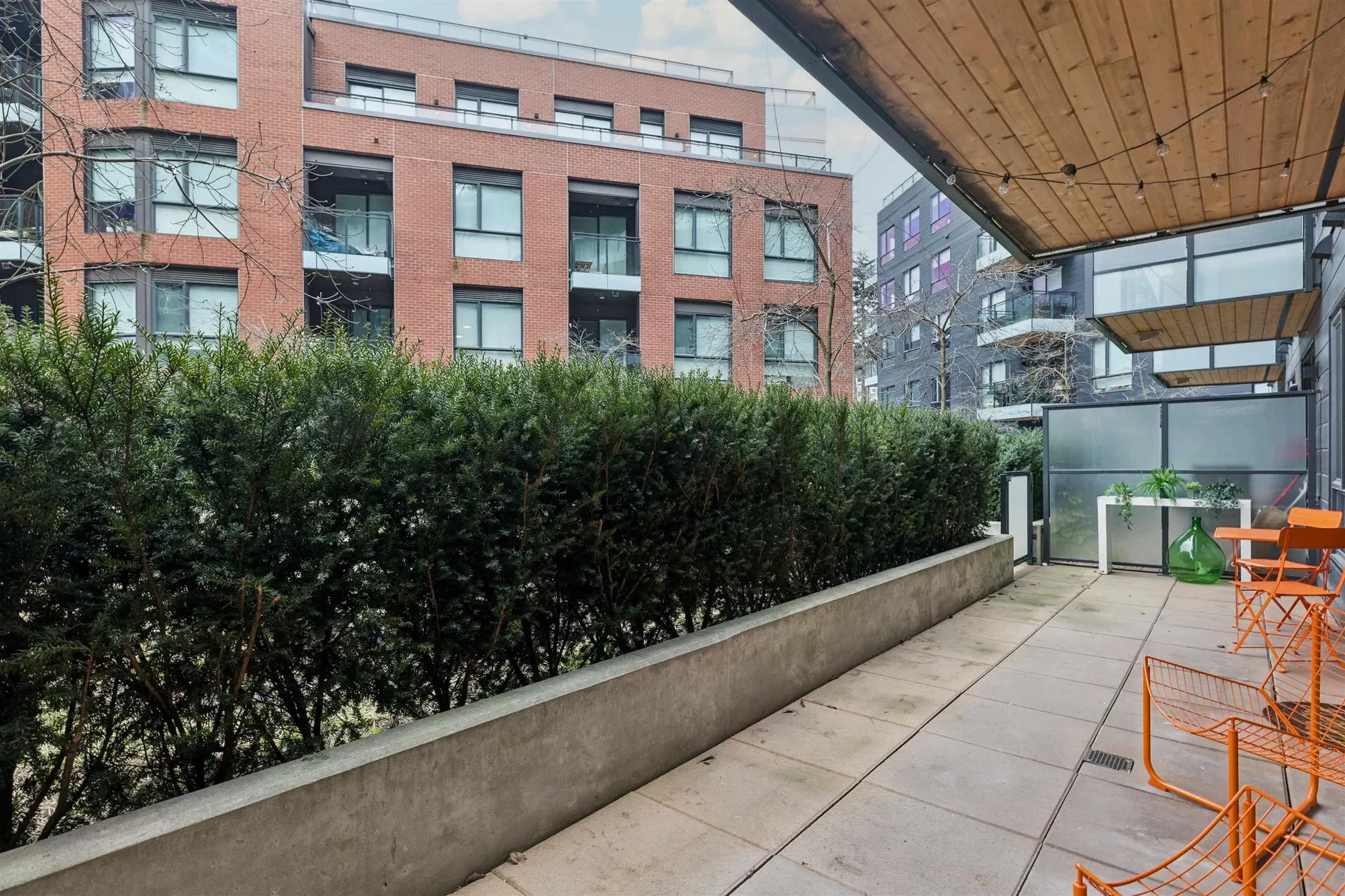 Exterior photo 3