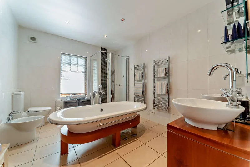 Lochside House, West Glen Road, Houston, Johnstone, Renfrewshire, Houston, Scotland, United Kingdom. - Photo 5