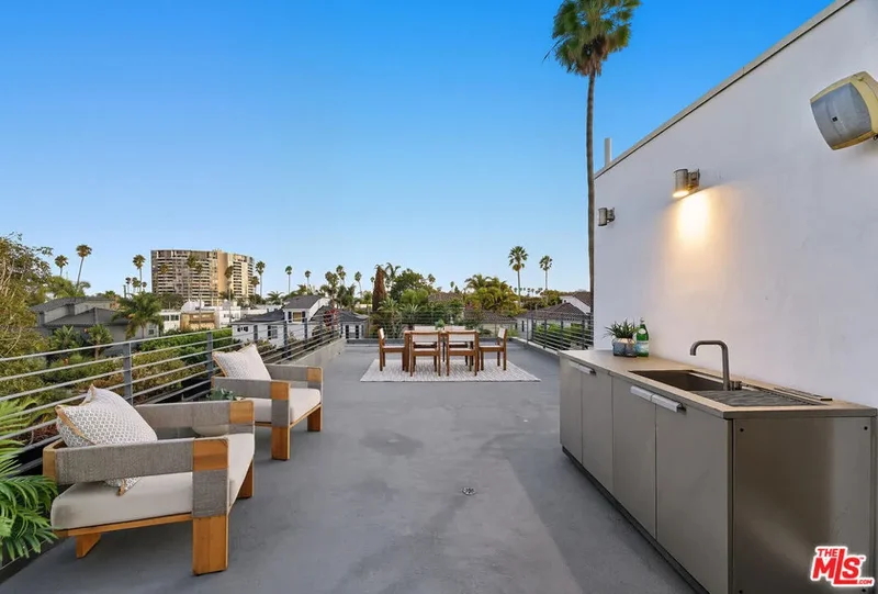 653 Oxford Ave, Los Angeles, California, United States. - Photo 42