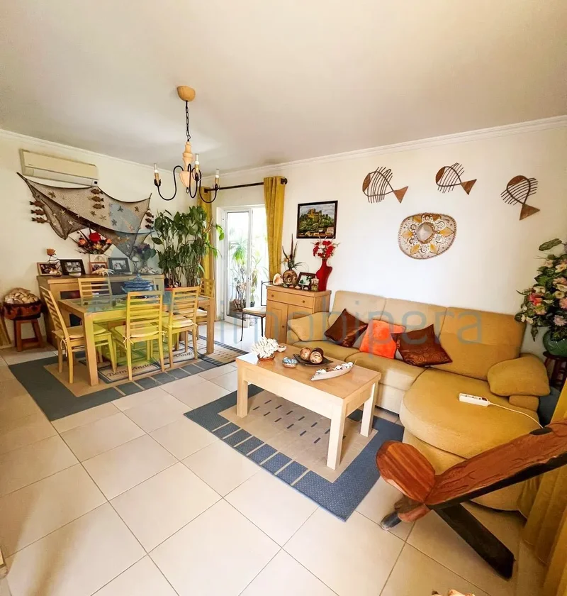 Luxury 2 bedroom apartment in Praia da Rocha with garage.