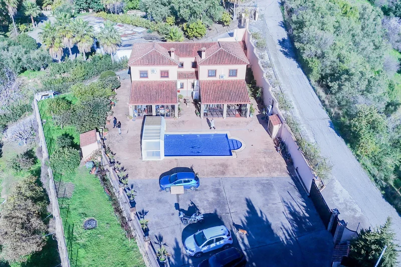 Sea-View Villa with Large Plots & Endless Potential – La Pantoja, Estepona Hills