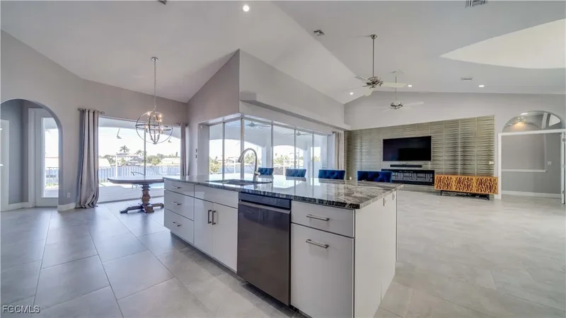 313 SE 33rd Terrace, Cape Coral, FL 33904, Cape Coral, Florida, United States. - Photo 15