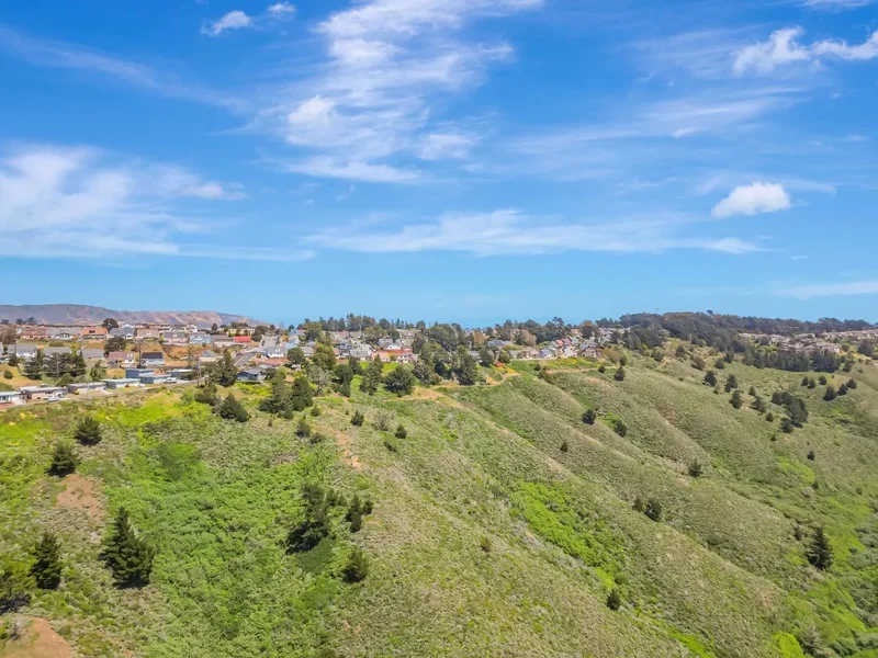 720 Lockhaven Drive, Pacifica, California, United States. - Photo 25
