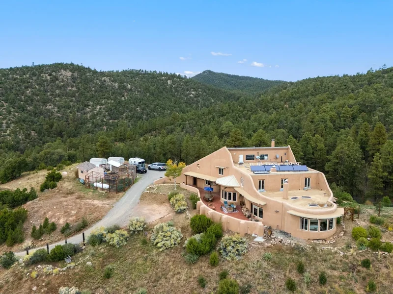 98 La Barbaria Trail, Santa Fe, NM 87505, Santa Fe, New Mexico, United States. - Photo 58