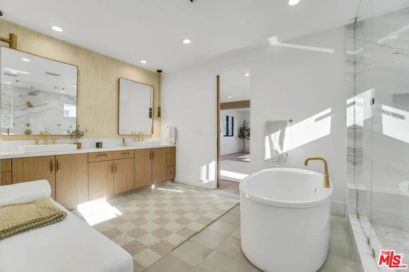 11862 N Hillsborough Lane, Los Angeles, California, United States. - Photo 31
