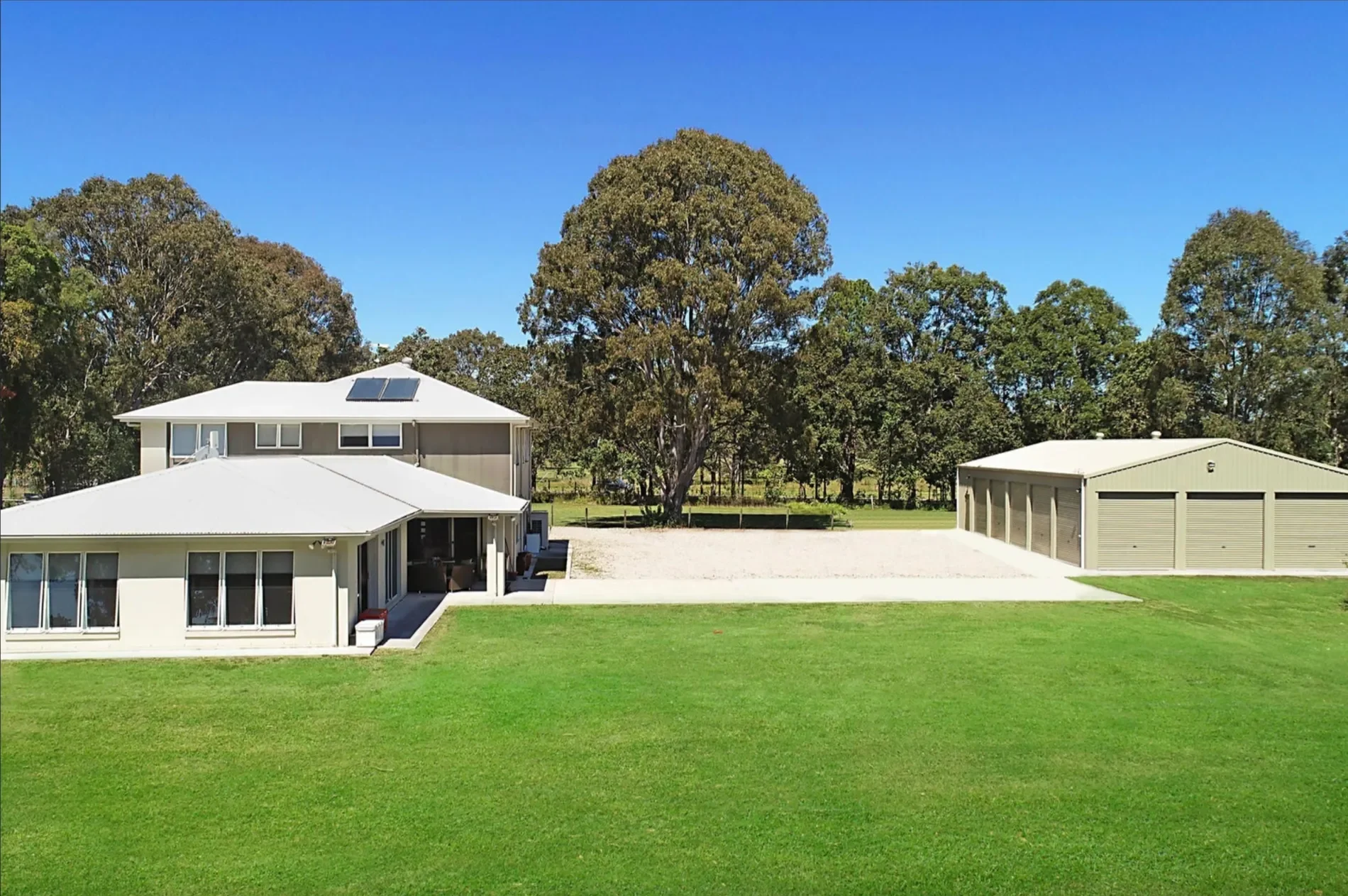 Exterior photo 2
