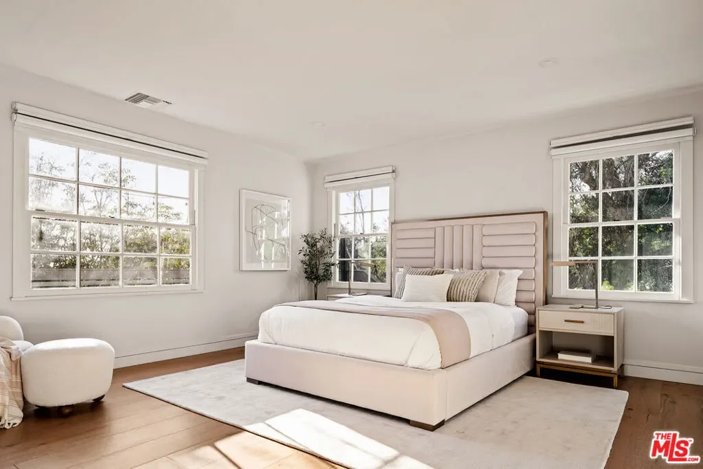 12417 Mulholland Drive, Los Angeles, California, United States. - Photo 23