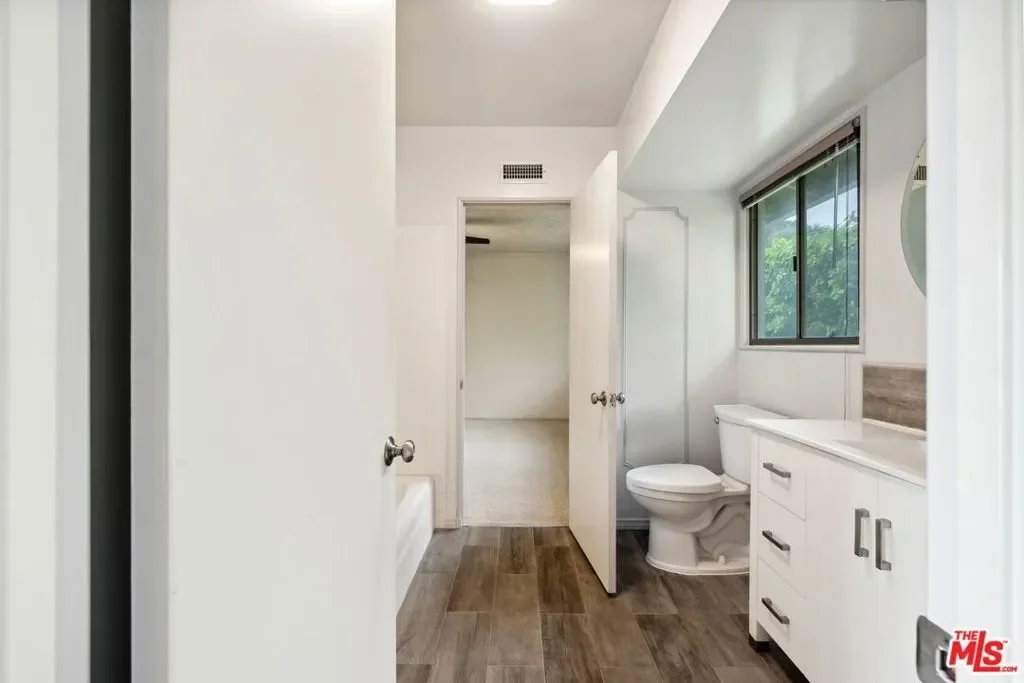 15901 High Knoll Road, Los Angeles, California, United States. - Photo 24