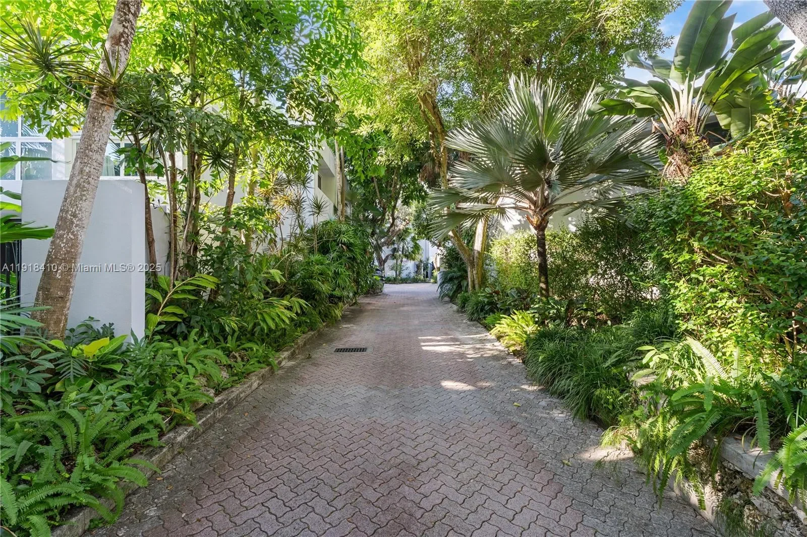 2475 S Bayshore Dr #2, Miami, Florida, United States. - Photo 36