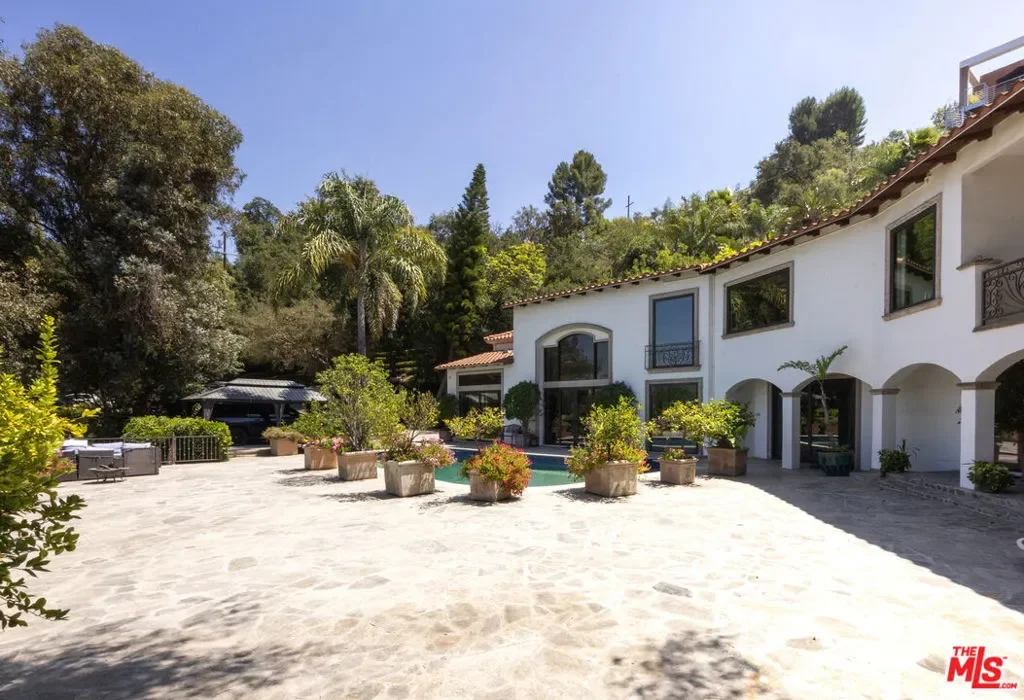 13355 Mulholland Drive, Beverly Hills, California, United States. - Photo 9