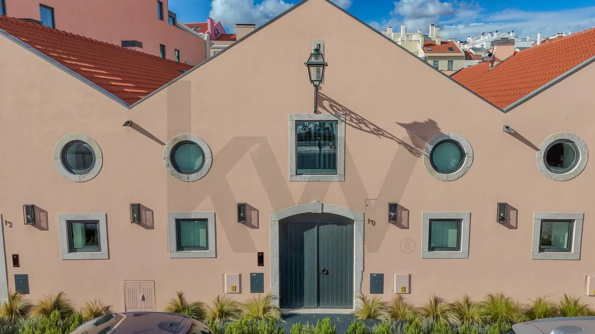 Exterior photo 4