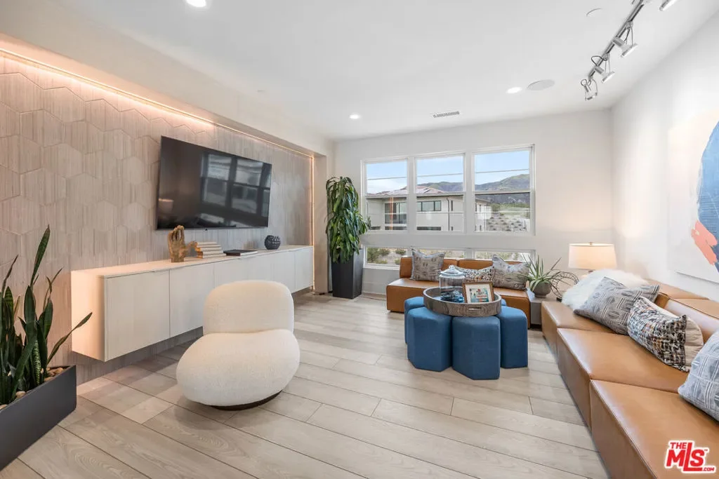 20378 W Marlow Lane, Los Angeles, California, United States. - Photo 25