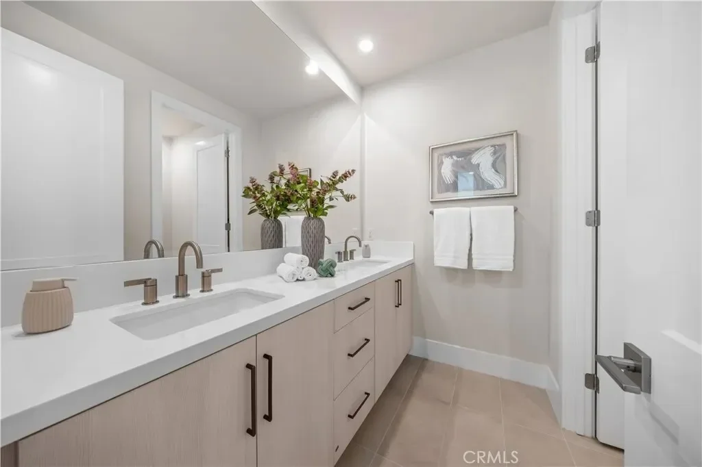 122 Mossvine, Irvine, California, United States. - Photo 35