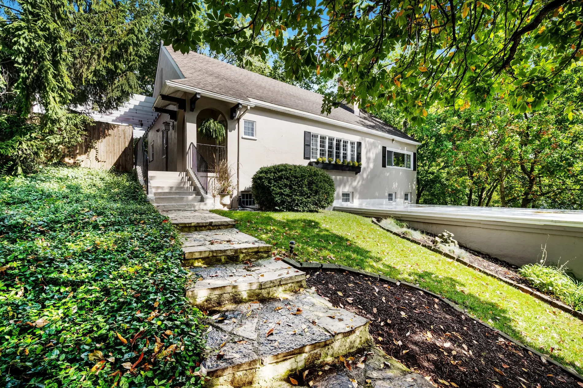 317 E Walnut Street , Hinsdale, IL 60521, Hinsdale, Illinois, United States. - Photo 9