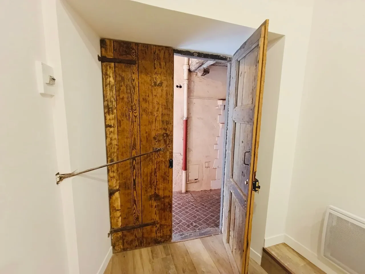 MAGNIFICENT 2-ROOM APARTMENT ON THE TOP FLOOR WITH BALCONY PLUS GUEST ROOM