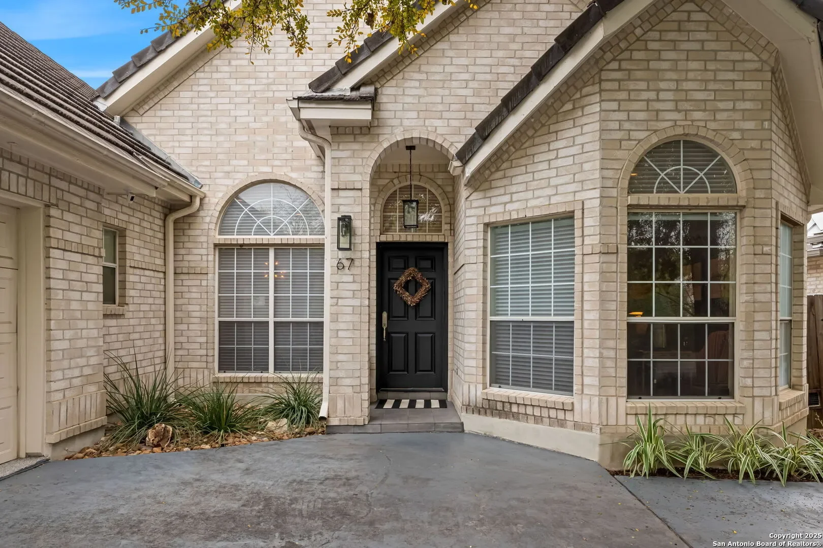 Exterior photo 3